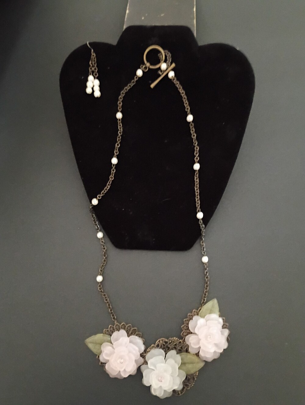 Vintage-Inspired Floral Pendant Necklace - Pink and Green